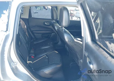 2021 Jeep Compass Latitude 4X4 z USA, uszkodzony, nr VIN 3C4NJDBB4MT548018